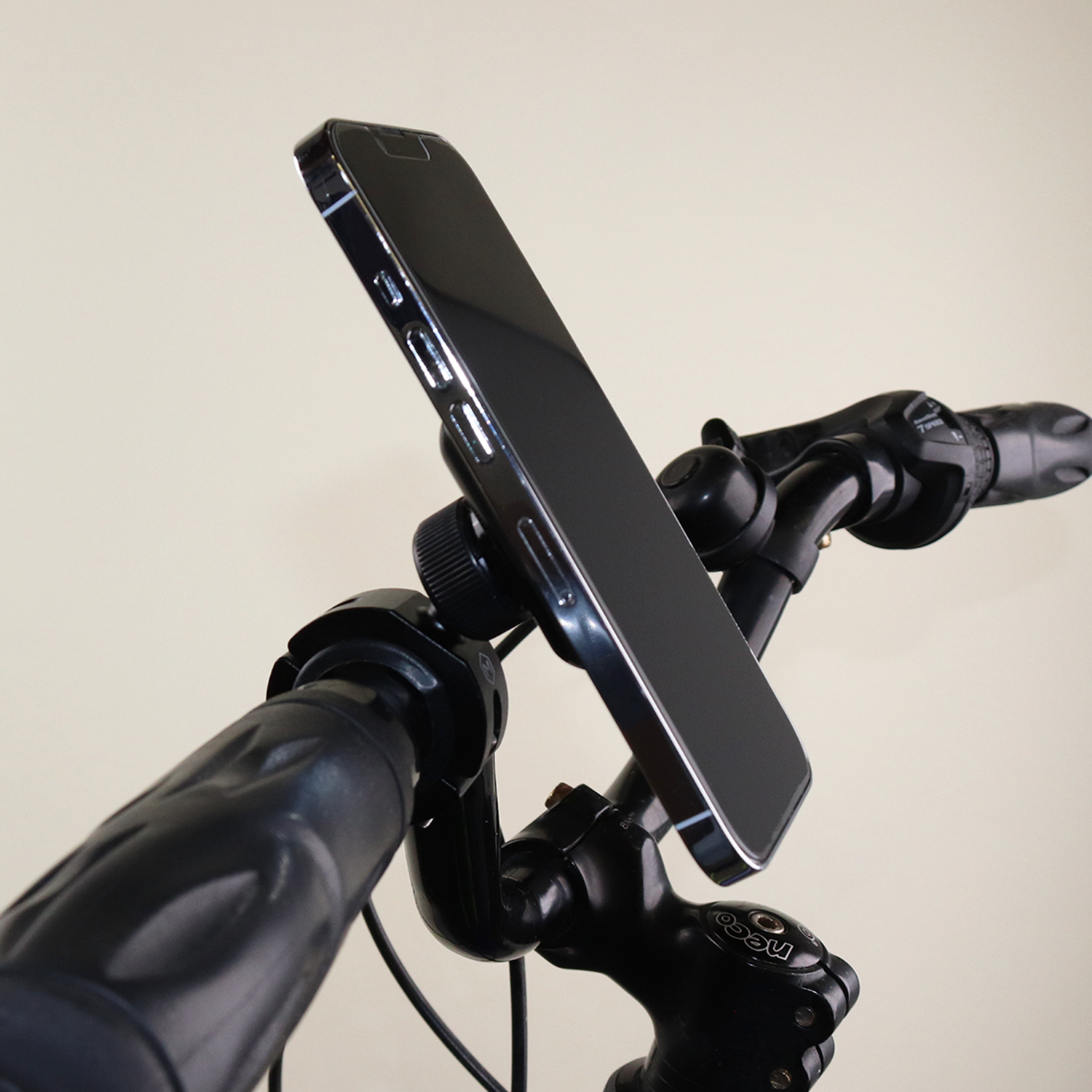 HandleBarBikeMount-SimplTouch-B2