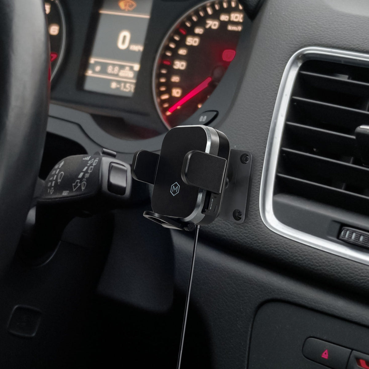 Mini Grip Wireless Charger AMPS Plate Phone Mount